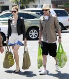 th_71795_Preppie_-_Jessica_Biel_shopping_at_Whole_Foods_in_Brentwood_-_July_4_2009_4215_122_1023lo.jpg