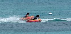 th_208494252_RihannaenjoysafunridewithfriendsonaboatinBarbados_91_122_499lo.jpg