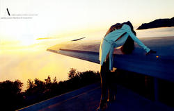 th_727783912_RihannaUSHarpersBazaarAugust2012_03_122_511lo.jpg