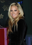 th_90519_AshleyTisdale_8th_annual_christmas_tree_lighting_ceremony_014_122_900lo.jpg