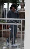 th_29577_Halle_Berry_Takes_Mom_Judith_Ann_Condo_Shopping_Jan_23rd_02_122_911lo.jpg
