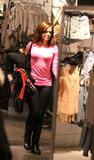 th_97771_Preppie_-_Rose_McGowan_shopping_at_Topshop_in_SoHo_-_Jan._10_2010_3146_122_988lo.jpg